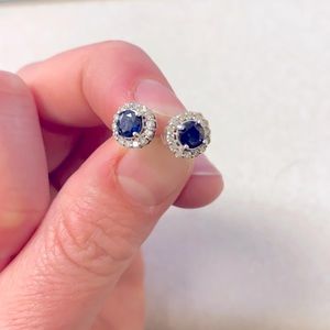 Sapphire and diamonds earrings